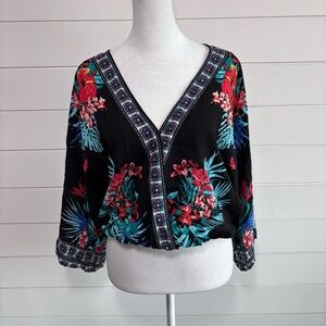 Flying Tomato Floral Surplice Black Top‎ size S